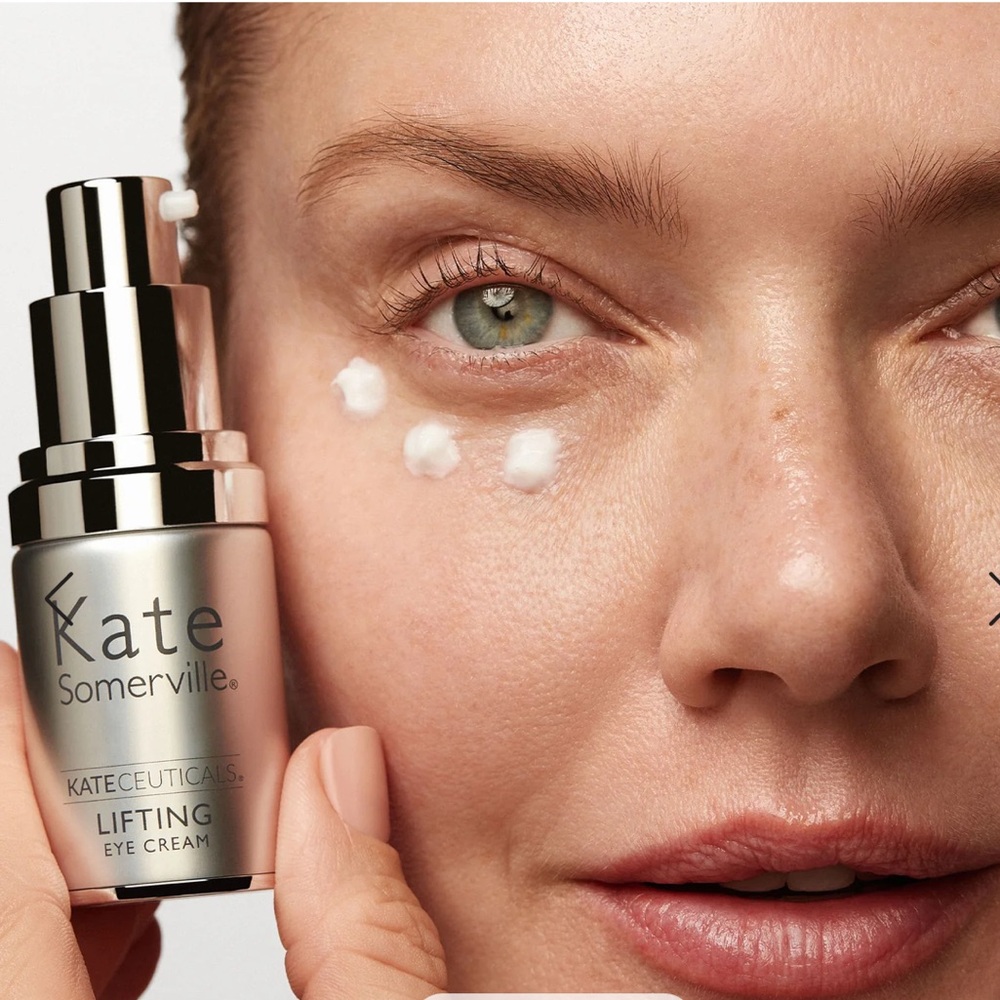 Kate Somerville KateCeuticals Lifting Eye Cream
Botox-in-a-bottle eye treatment - Picture 7 of 10